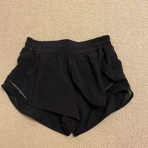 LULULEMON low rise hotty hot black shorts